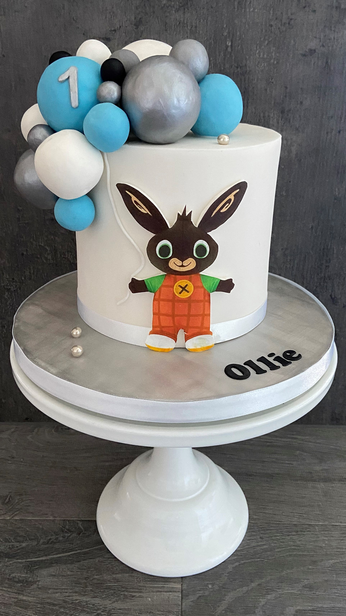 Bunny and balloons birthday cake