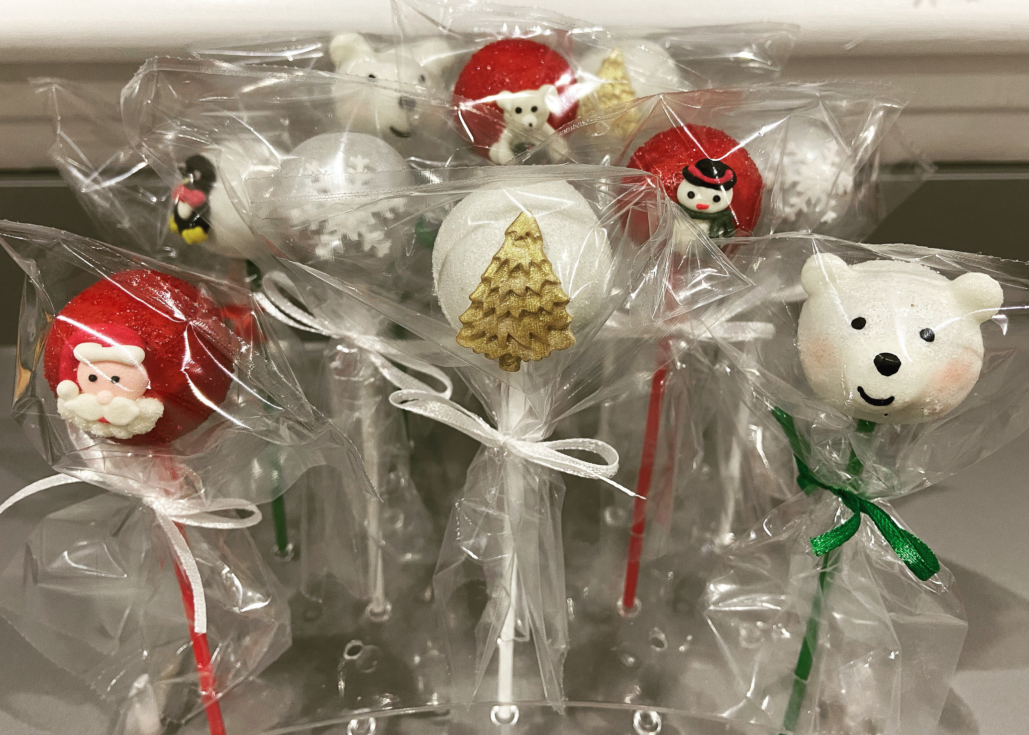 Christmas themed cake pops